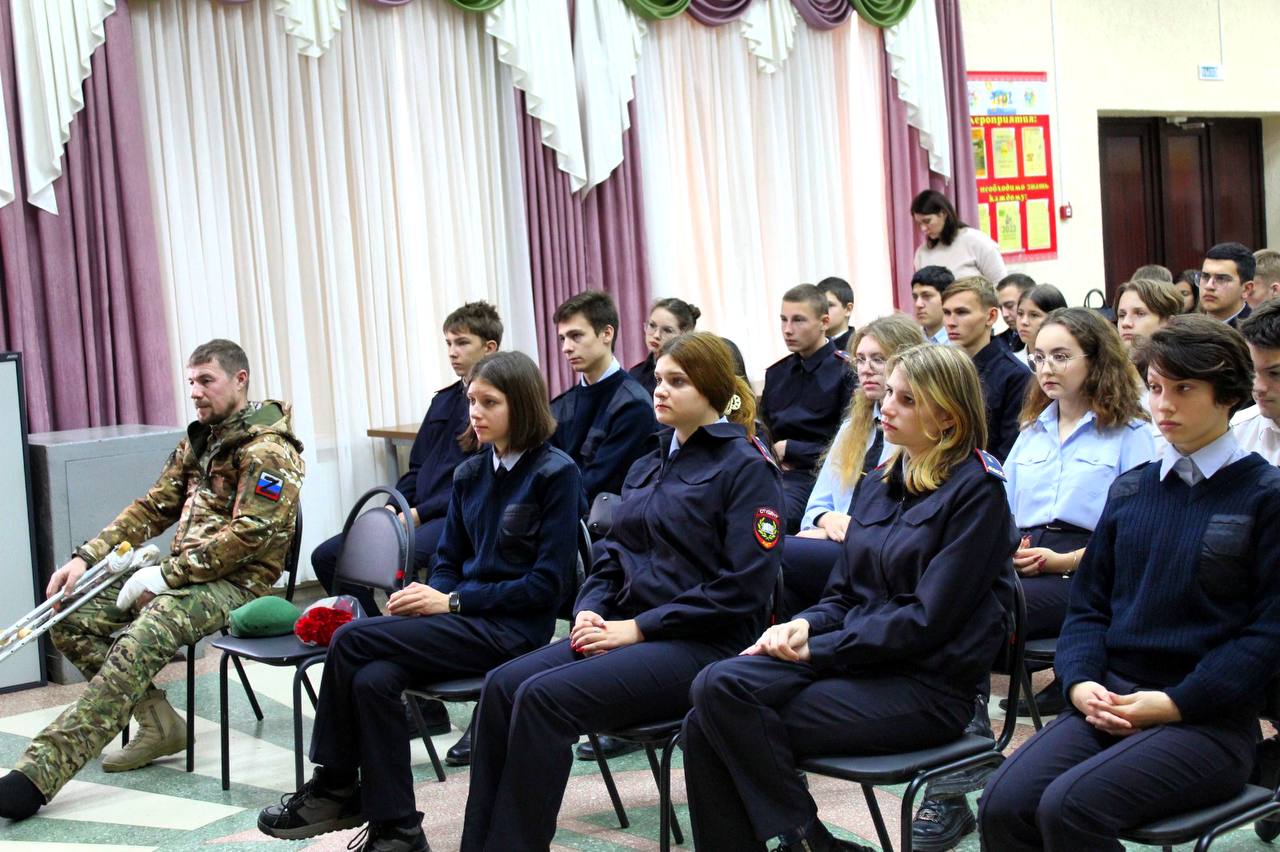 В городском Доме культуры для студентов Темрюкского филиала Анапского  индустриального техникума прошла концертно-тематическая программа,  посвященная Дню героев Отечества