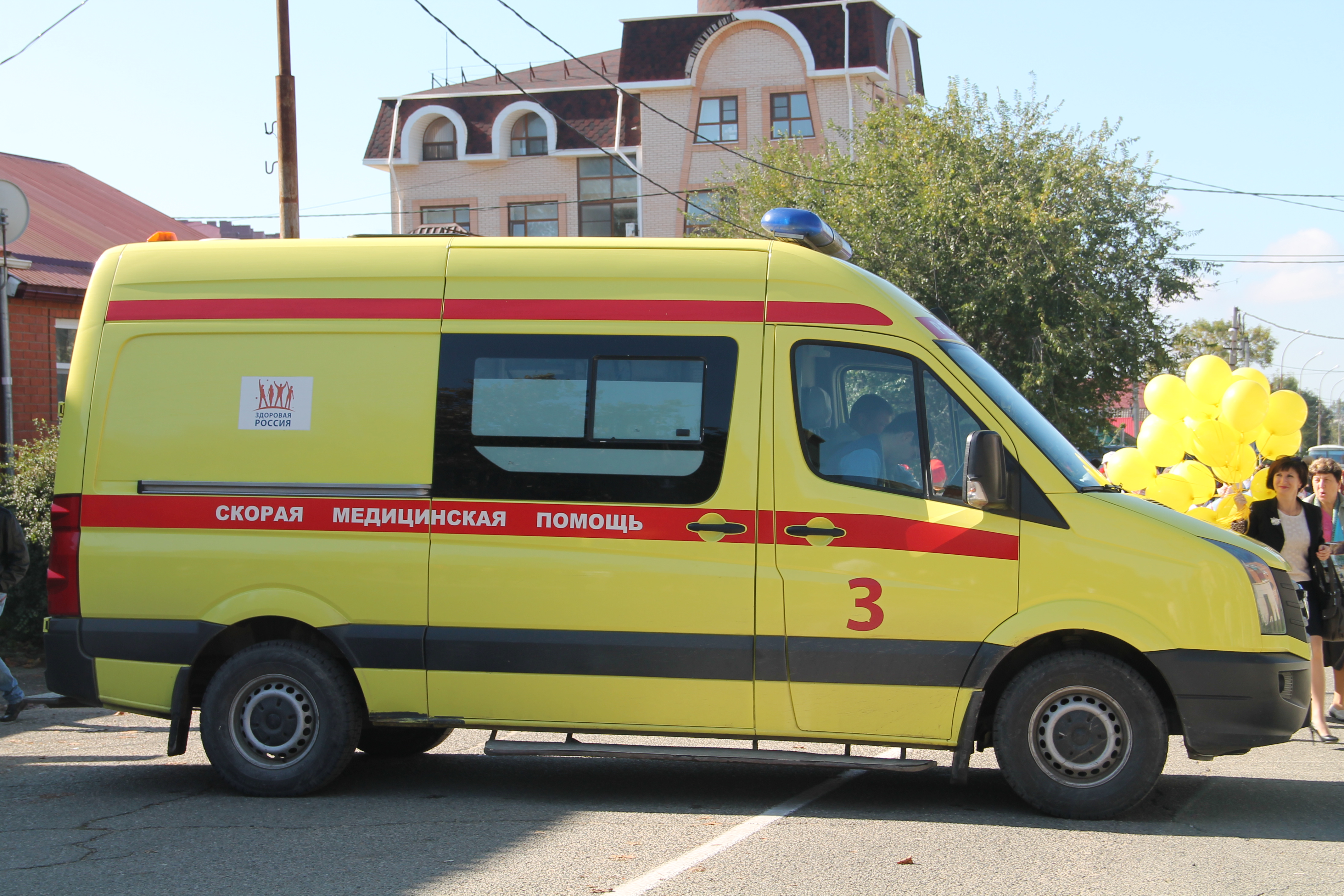 Номер скорой с мобильного новосибирск. Жёлтая машина скорой помощи. Номер скорой помощи. Скорая медицинская помощь номер. Машина скорой медицинской помощи номер.